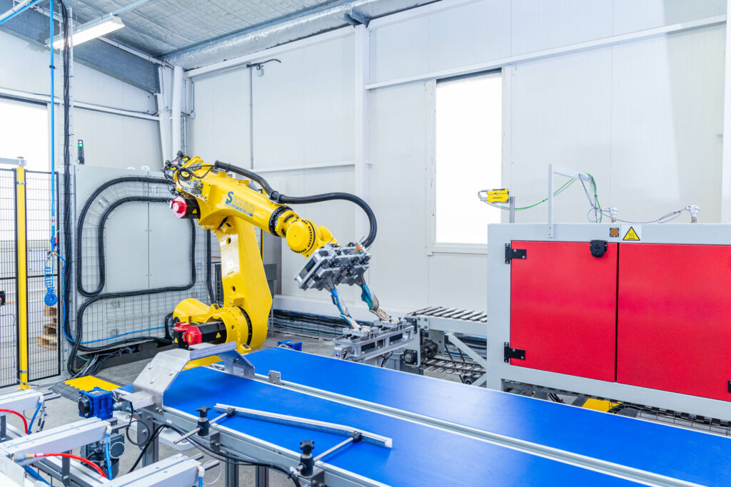 Cellule robotisée CETIA pour le démantèlement automatisé de chaussures en fin de vie dans une ligne de recyclage industriel