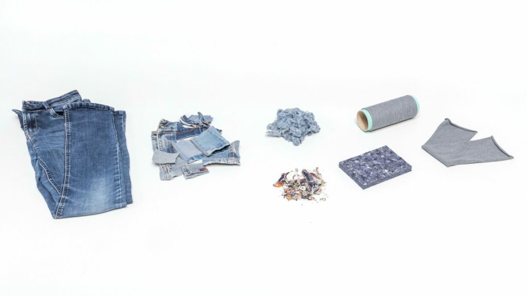 Processus de recyclage textile chez CETIA : textiles transformés en fibres et fil recyclé